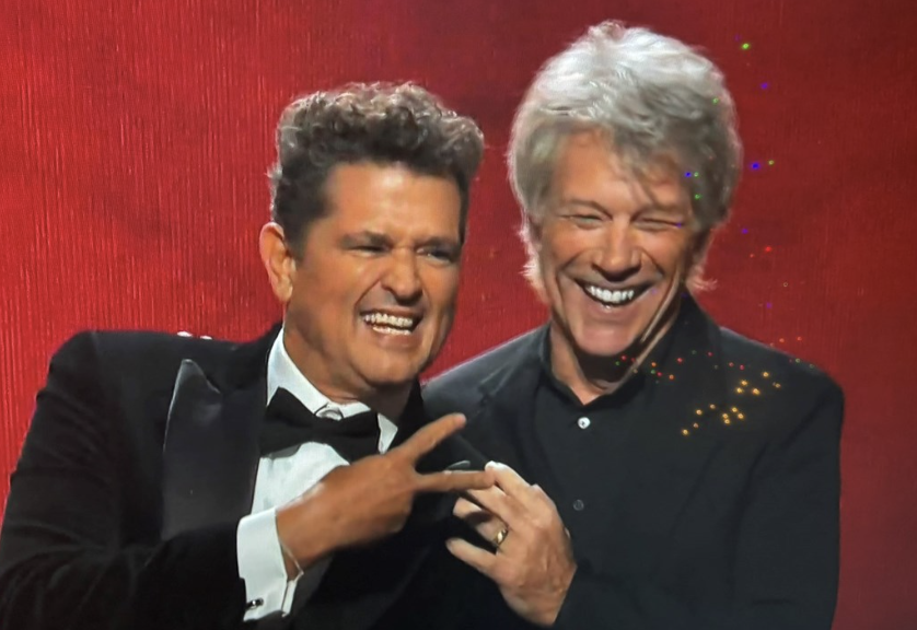 JON BON JOVI ENTREGA PREMIO A CARLOS VIVES EN LOS “LATIN GRAMMY 2024”